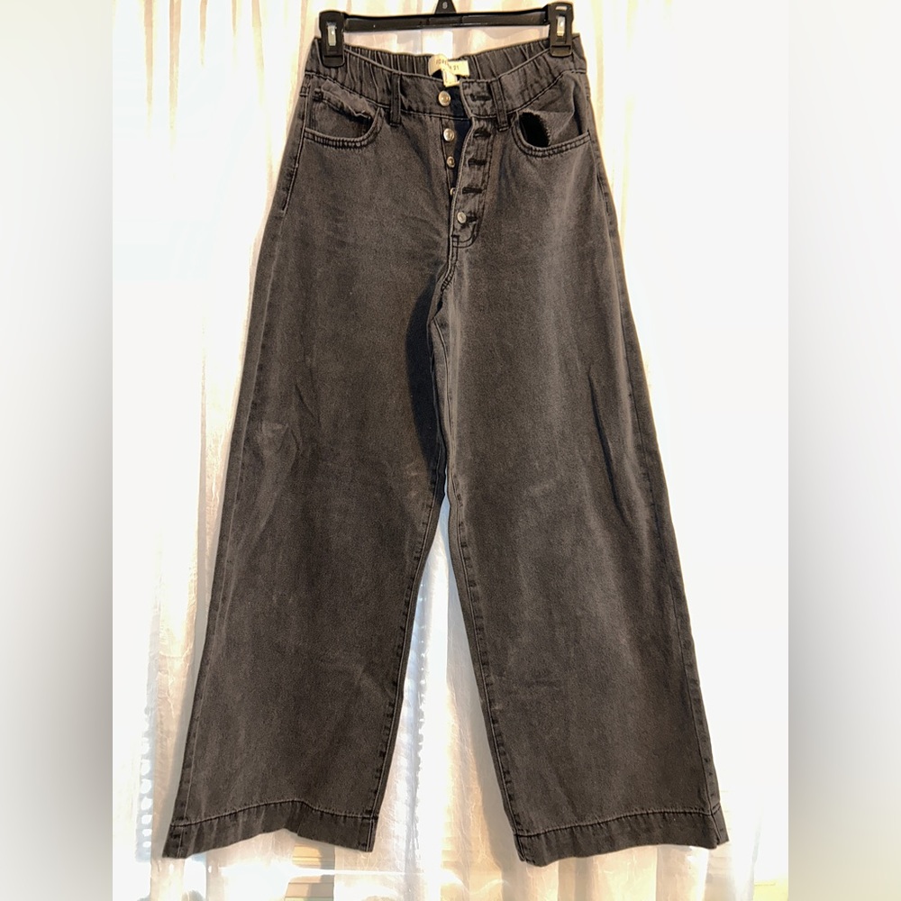 FOREVER 21 PARACHUTE JEANS